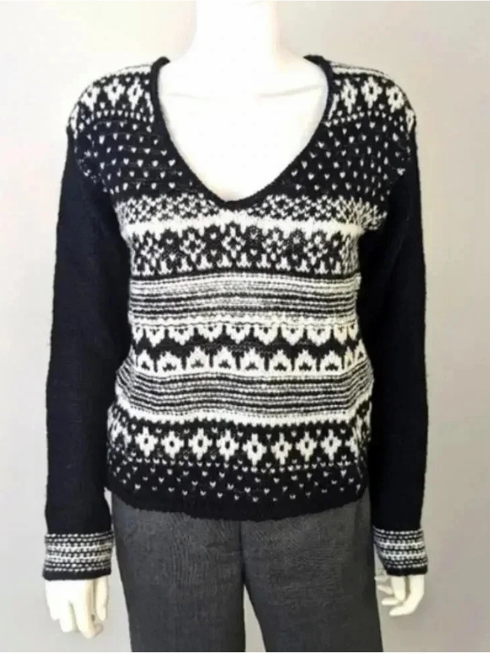 Aeropostale Black & White Fair Isle V-Neck Sweater